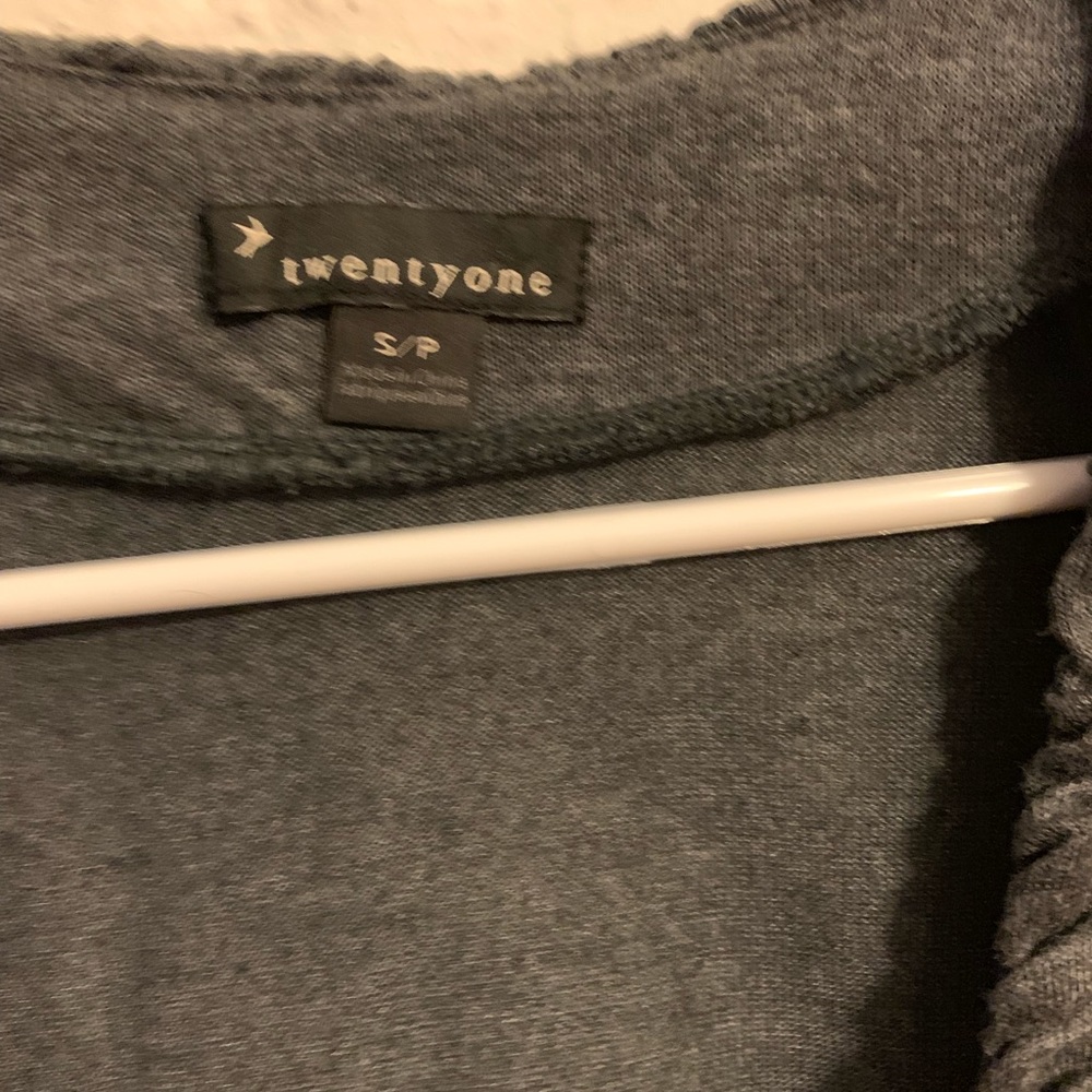 Forever 21- Ruffled Cardigan - Picture 4 of 4